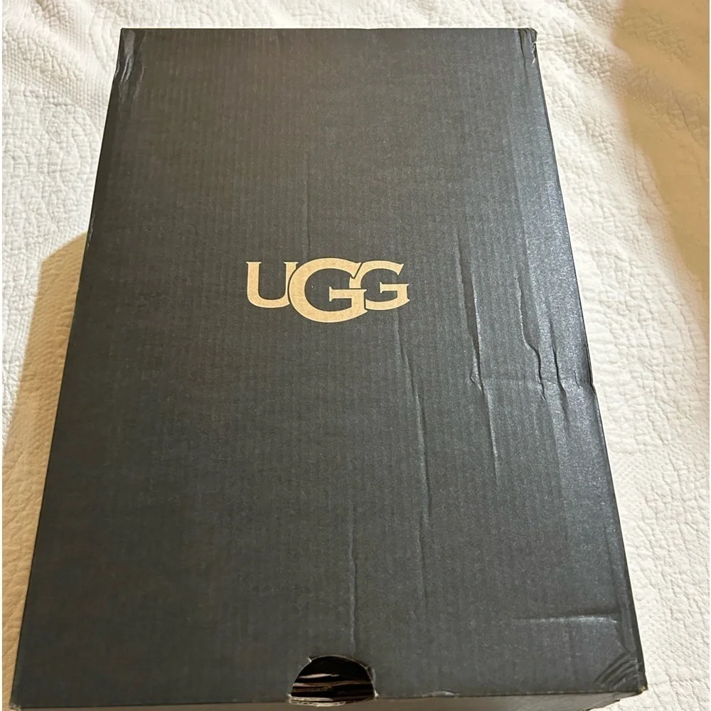 Ugg Neumel Men’s size 10. NWT